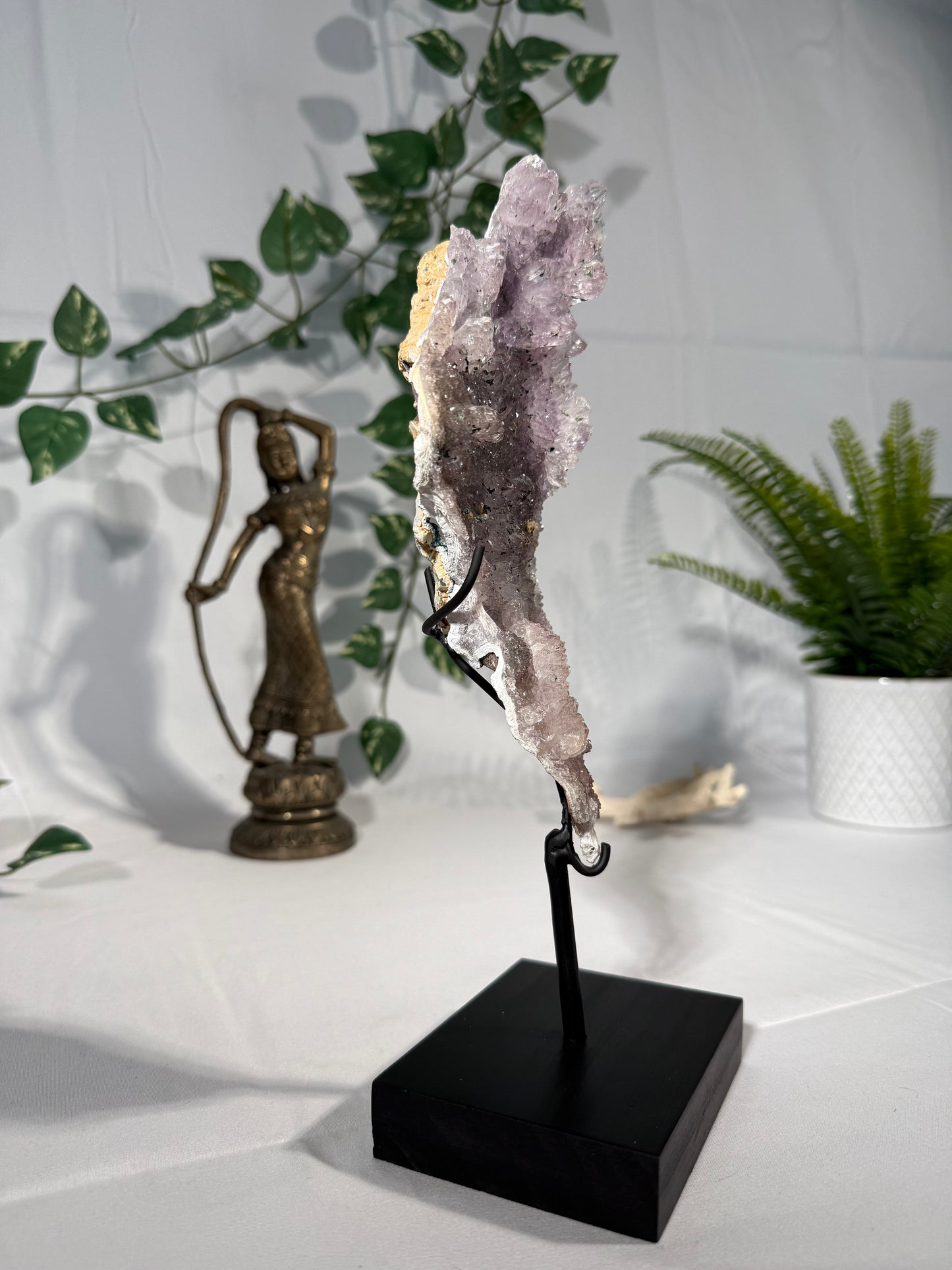 Zeolith auf Metallständer (Amethyst Formation)