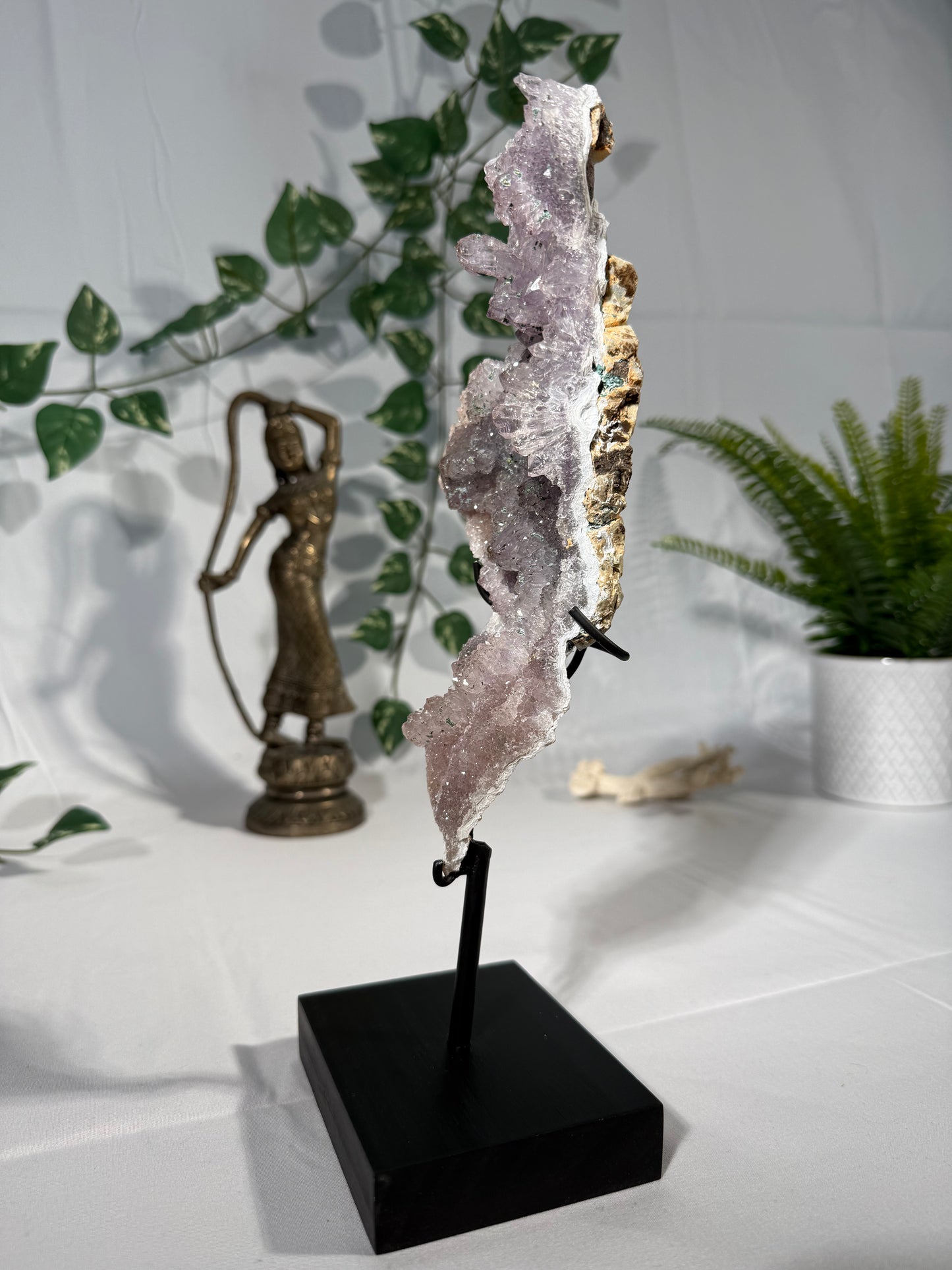 Zeolith auf Metallständer (Amethyst Formation)