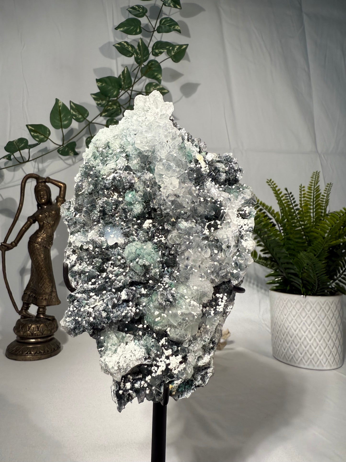 Zeolith auf Metallständer (Amethyst Formation)