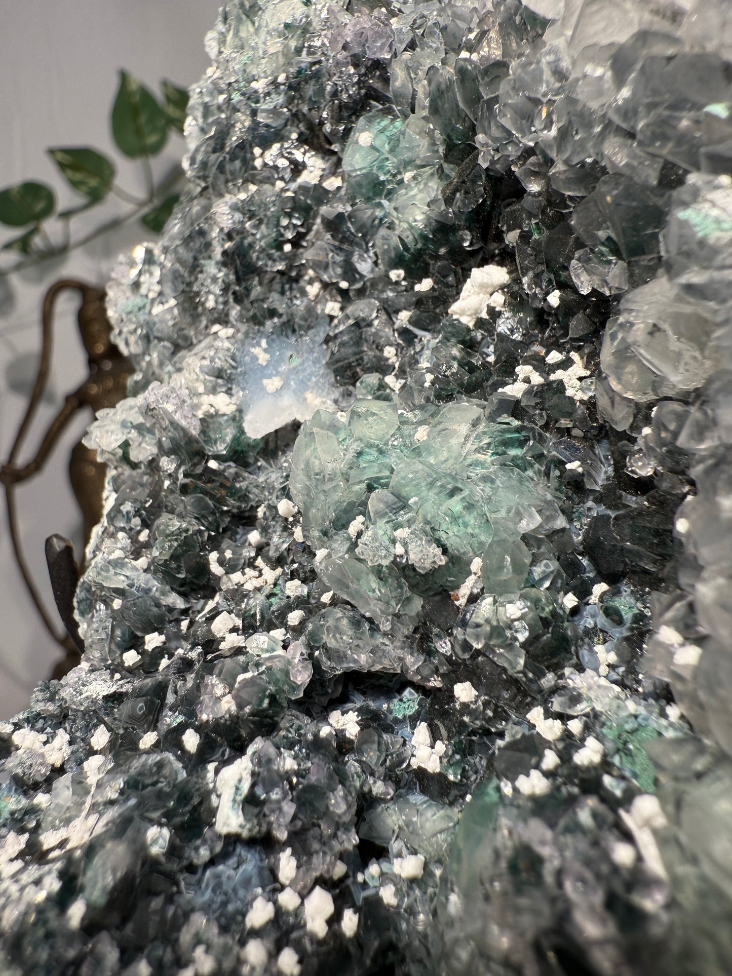 Zeolith auf Metallständer (Amethyst Formation)