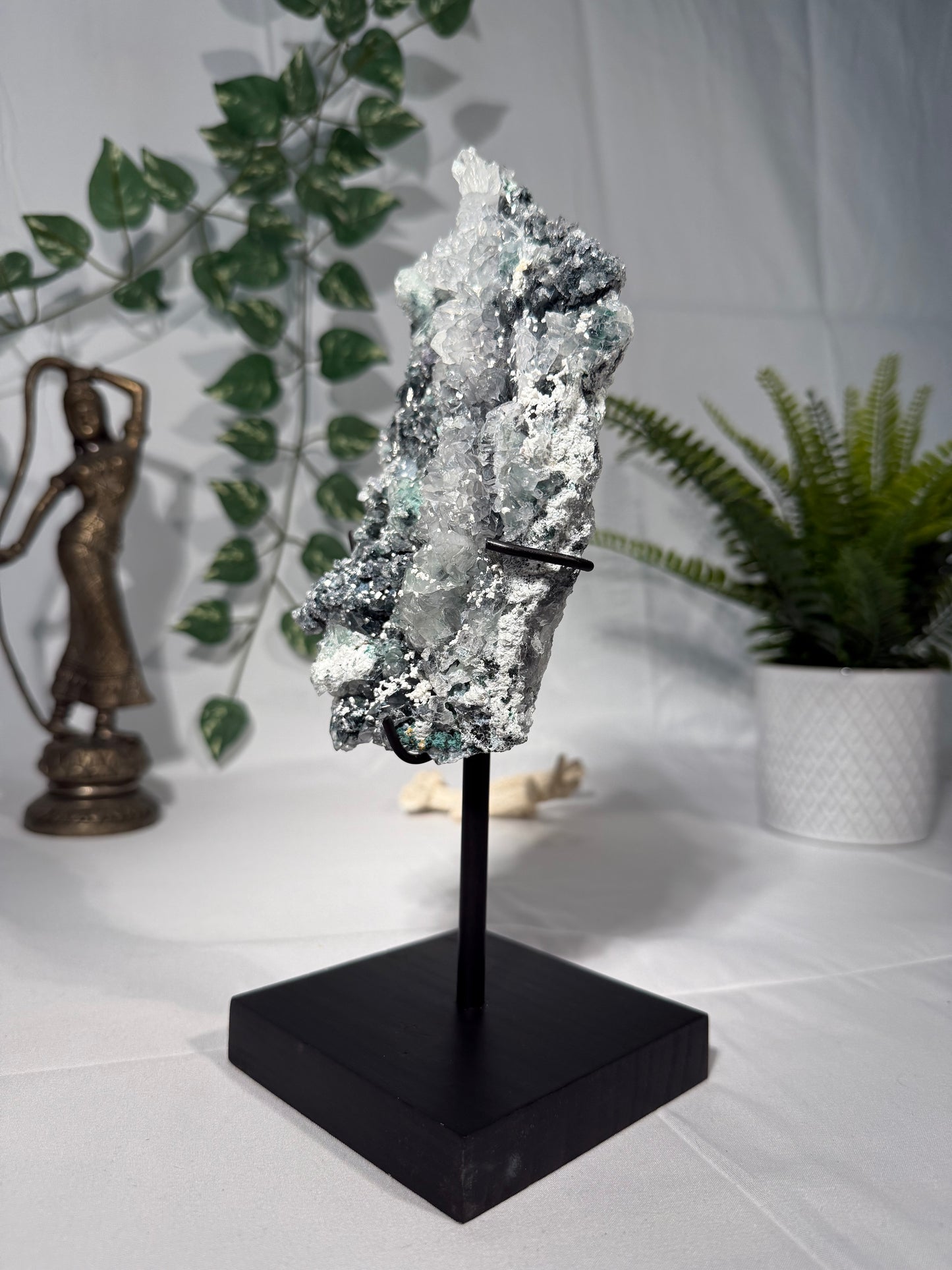 Zeolith auf Metallständer (Amethyst Formation)