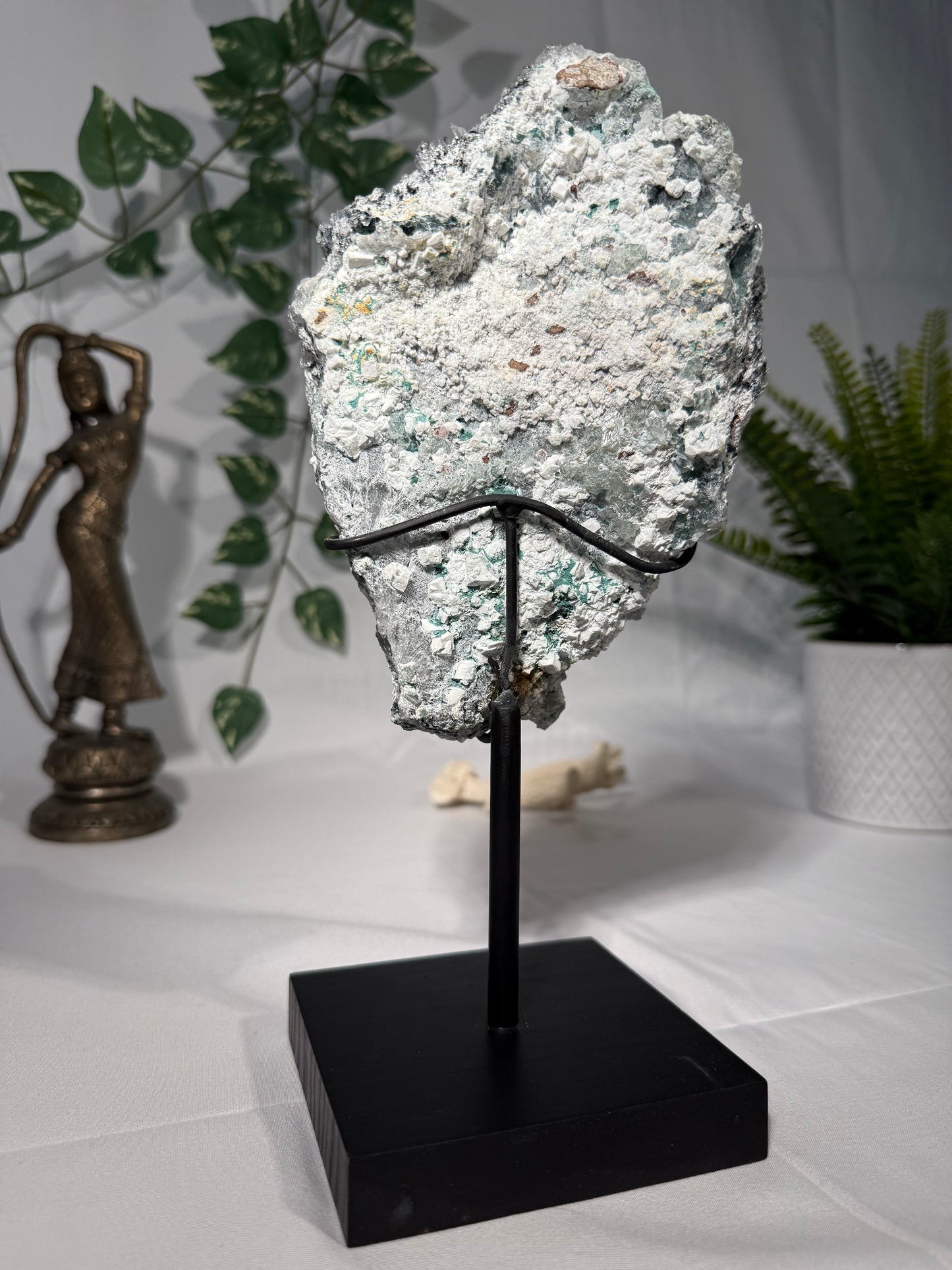 Zeolith auf Metallständer (Amethyst Formation)