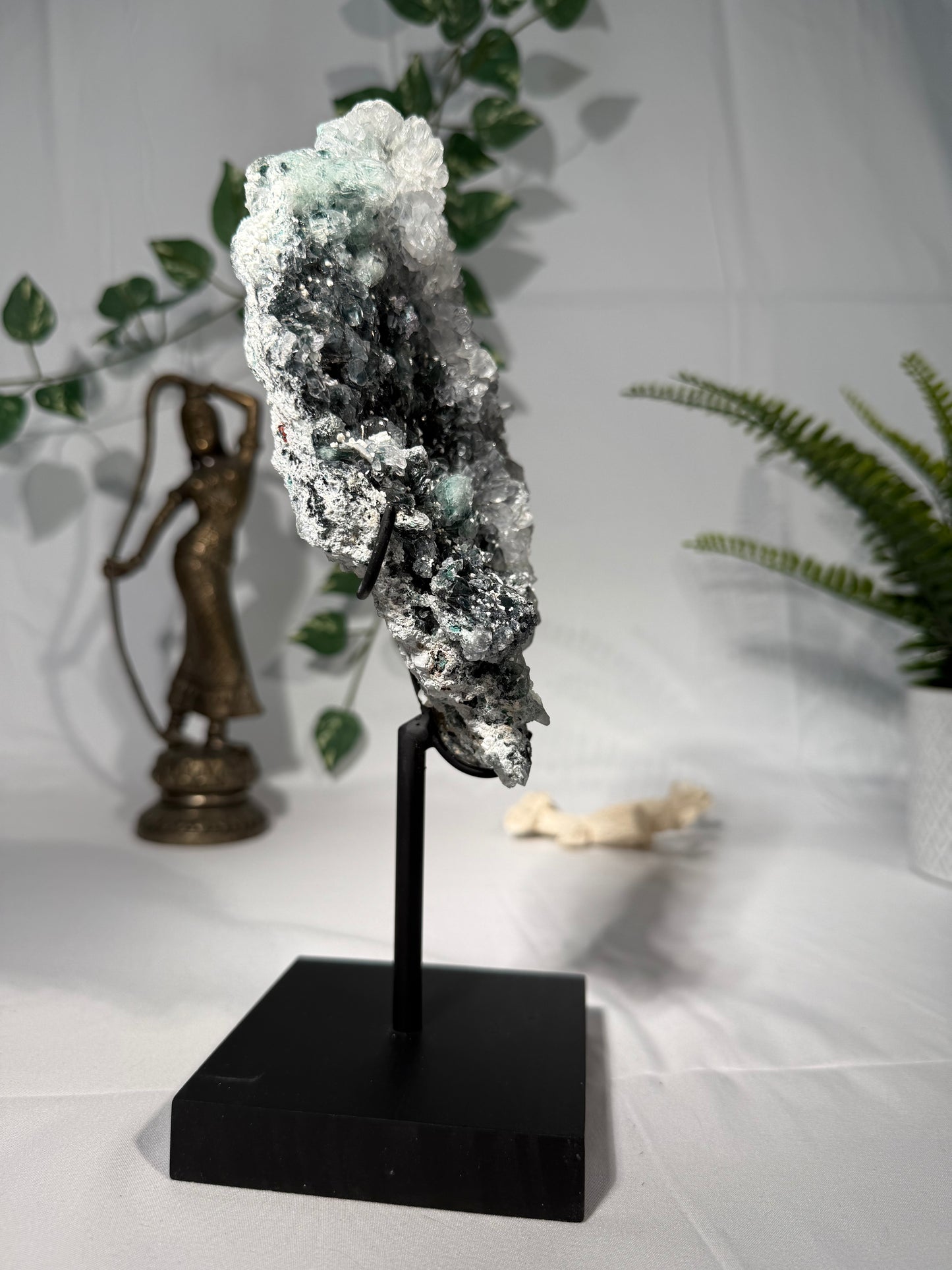 Zeolith auf Metallständer (Amethyst Formation)