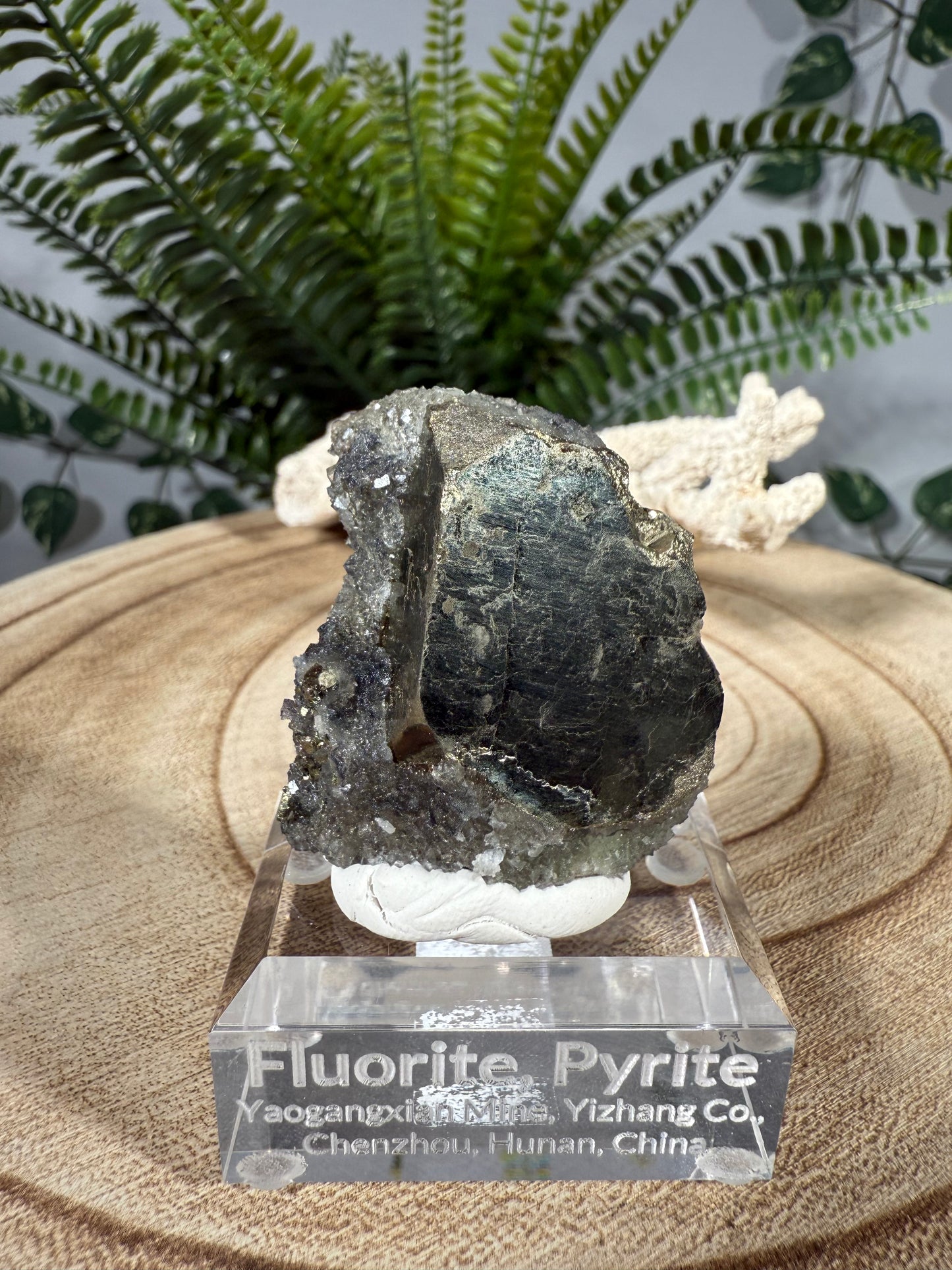 Fluorit, Pyrit